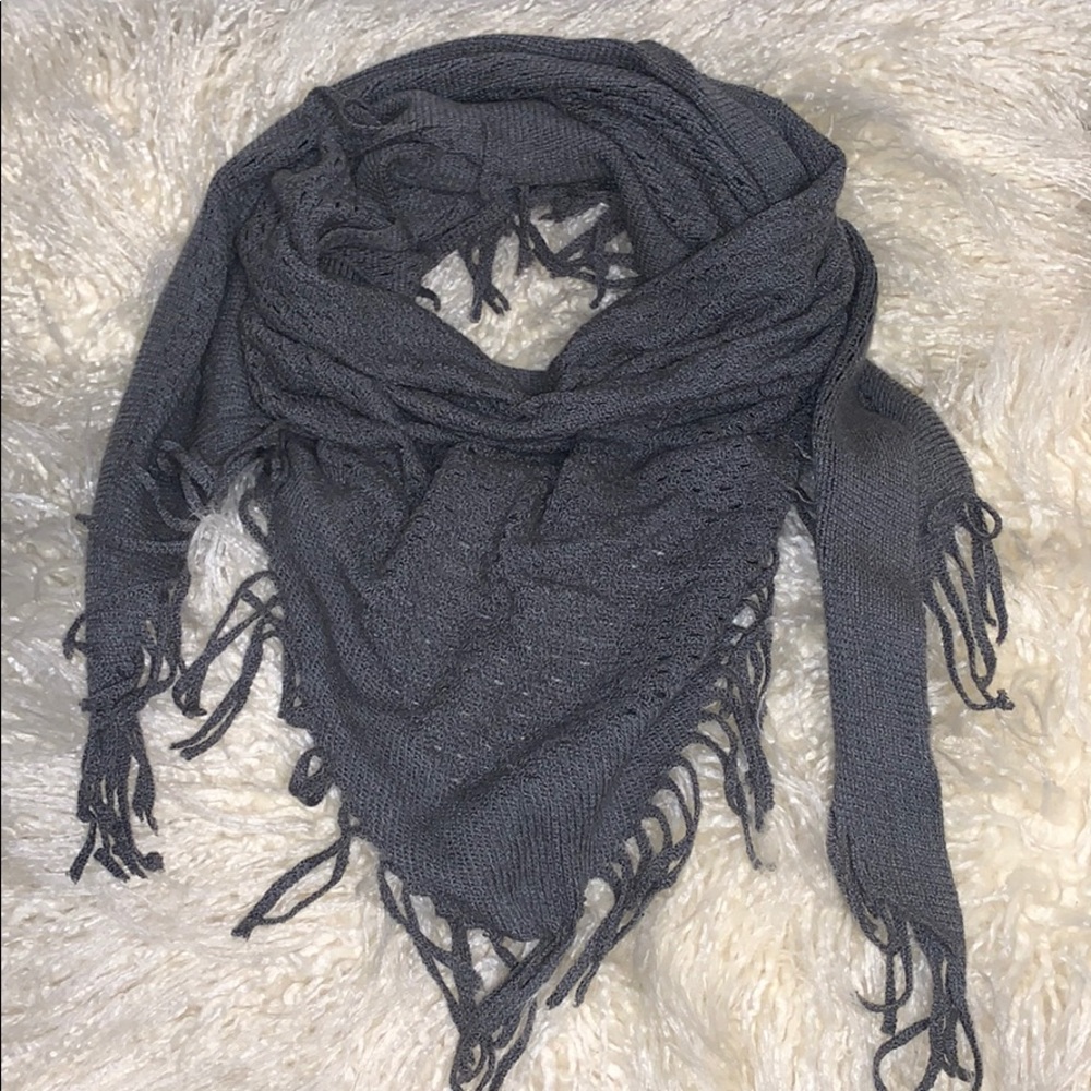 Triangle scarf - Picture 2 of 2